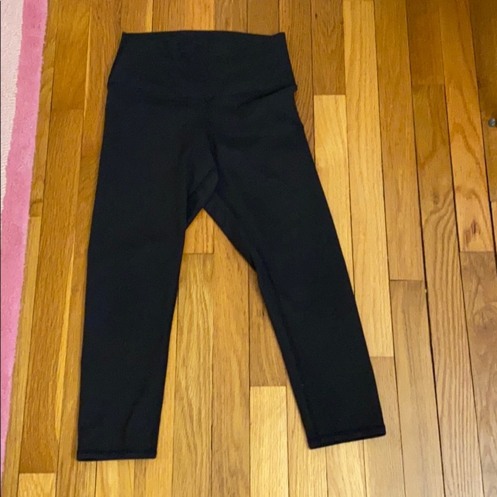 Black High-Rise Alo Capri Leggings - Picture 3 of 5